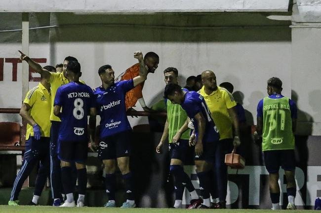 Neste sbado (18/2), o Cruzeiro visitou o Alapo do Bonfim, em Nova Lima, para medir foras com o Villa Nova, pela 6 rodada do Campeonato Mineiro.
