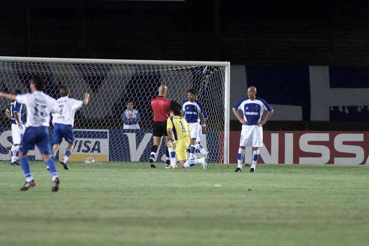 Imagem de Cruzeiro 2 x 1 Vlez Sarsfield-ARG, pelas oitavas de final da Copa Sul-Americana de 2005
