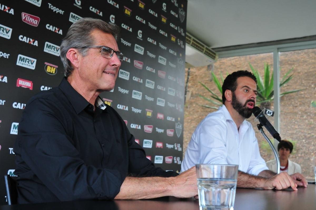 O tcnico Oswaldo de Oliveira foi apresentado na tarde desta tera-feira e, em seguida, comandou treino na Cidade do Galo