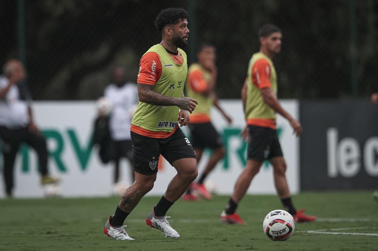 O Atltico realizou, nesta quinta-feira (10), a primeira atividade visando o clssico com o Amrica, vlido pela 5 rodada do Campeonato Mineiro. Com titulares em campo, o time de 'El Turco' Mohamed trabalhou para o confronto que ser disputado s 16h30 do sbado (12), no Estdio Independncia, em Belo Horizonte.