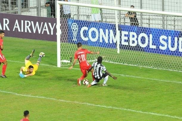 No segundo tempo, Atltico pressionou o Unin La Calera e chegou ao gol com Alerrandro: 1 a 0