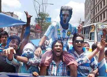 Imagens nas redes sociais mostram grandes celebrações em Bangladesh e na Indonésia após os jogos da Argentina na Copa do Mundo do Catar