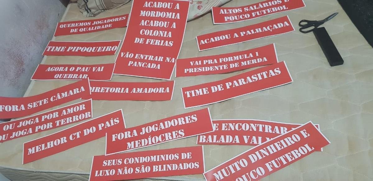 Imagens do protesto da torcida do Atltico na sede de Lourdes