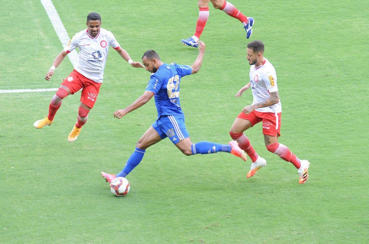 Fotos do empate por 0 a 0 entre Cruzeiro e Tombense, no Mineiro, em Belo Horizonte, pela sexta rodada do Campeonato Mineiro de 2021. Goleiro cruzeirense Fbio pegou um pnalti cobrado por Paulinho Dias e evitou o revs.