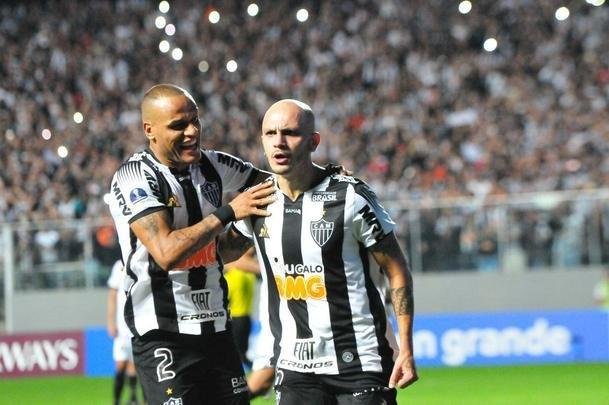 Atltico voltou forte na etapa final e abriu o placar em cobrana de pnalti com Fbio Santos: 1 a 0