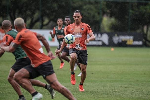 Atlético treina com Victor e Jair em campo; veja fotos