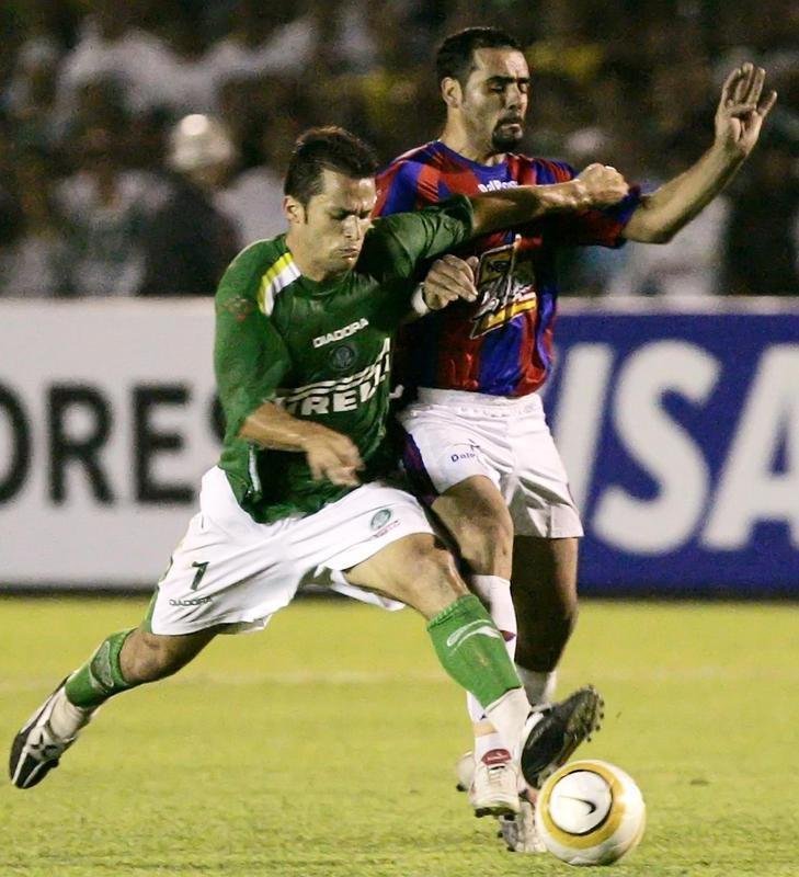 Corra - Jogou no Palmeiras entre 2003 e 2006. Foi para o Atltico em 2009 e ficou at 2010. Voltou ao Palmeiras em 2012.