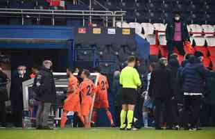 Jogadores de PSG e Basaksehir abandonam jogo aps acusao de ofensa racista 