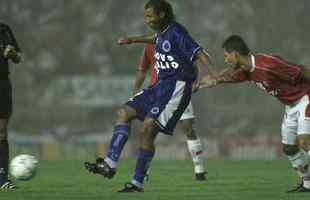 Osas era o centroavante titular na Copa Libertadores de 2001, da qual o Cruzeiro saiu invicto nas quartas de final ao perder nos pnaltis para o Palmeiras. O camisa 9 disputou nove partidas e marcou quatro gols. H de se ressaltar que no elenco havia mais dois atletas da posio: Marcelo Ramos (3 gols) e Alessandro (4 gols). A artilharia, contudo, ficou com o meia Geovanni, que balanou as redes sete vezes.