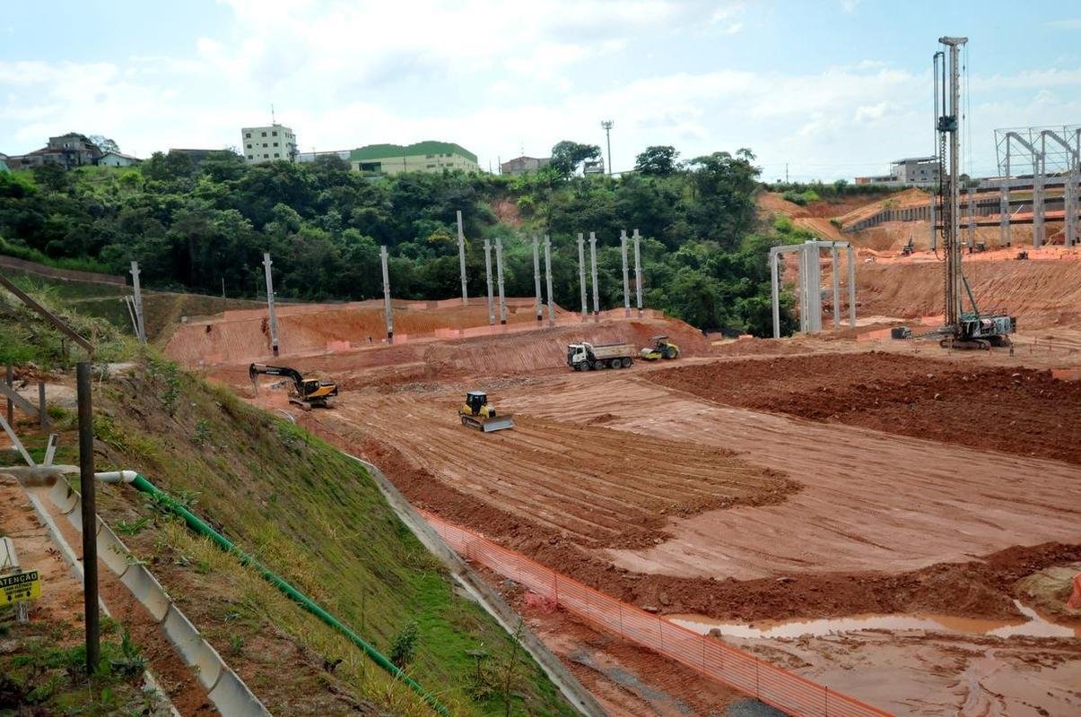 Arena MRV completa um ano de obras neste 20 de abril de 2021. Veja como est o andamento da construo do estdio do Atltico, que tem previso de ficar pronto em outubro de 2022. Sero 46 mil lugares, 2.333 vagas de estacionamento, 40 bares e 80 camarotes. O empreendimento fica no bairro Califrnia, em Belo Horizonte. (Fotos de Gladyston Rodrigues/EM/D. A Press)