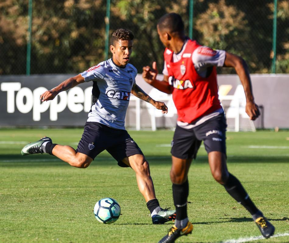Galo afia pontaria em treino para melhorar nmeros no Brasileiro