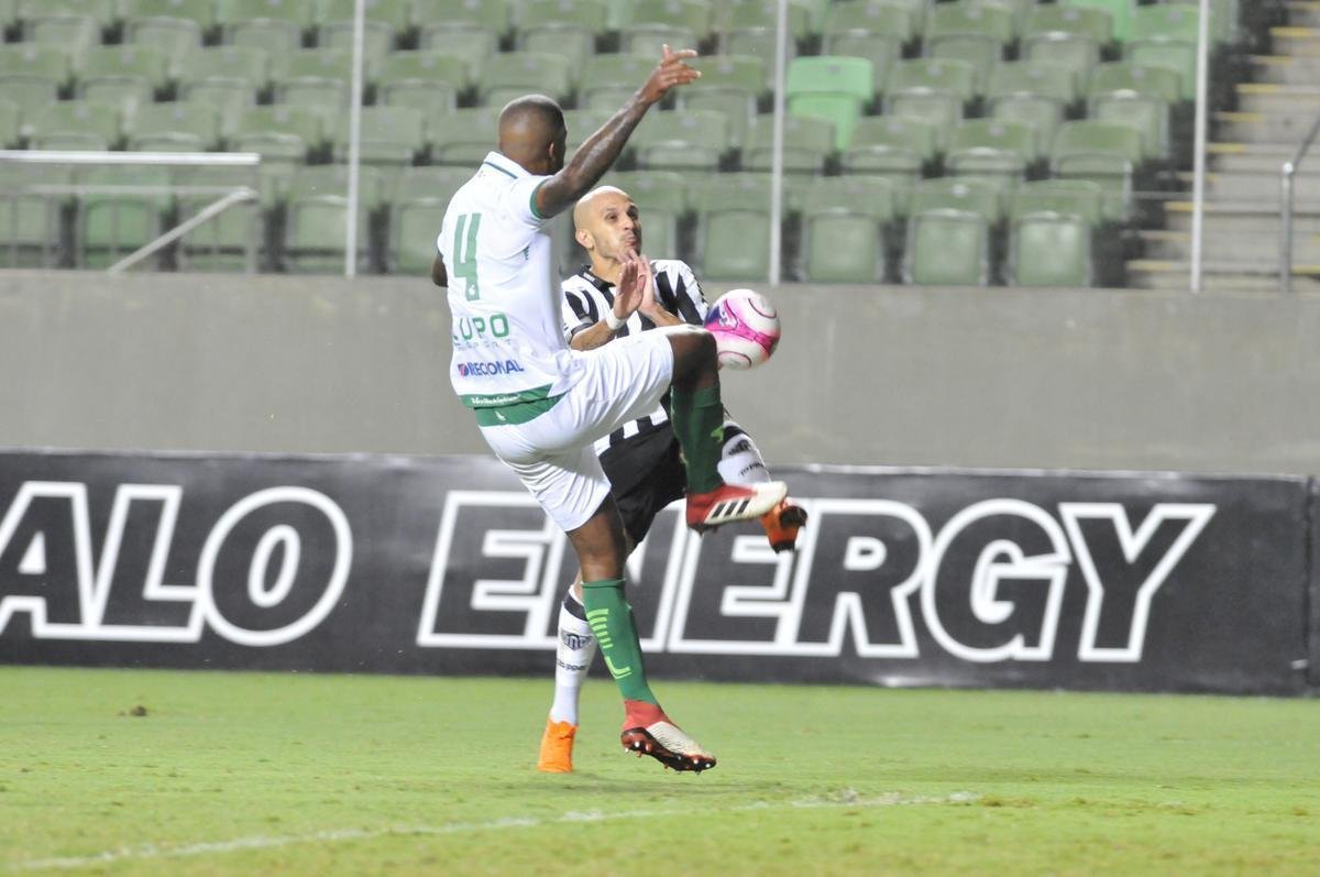 Fotos do primeiro tempo do clssico entre Atltico e Amrica, no Independncia, pela semifinal do Mineiro