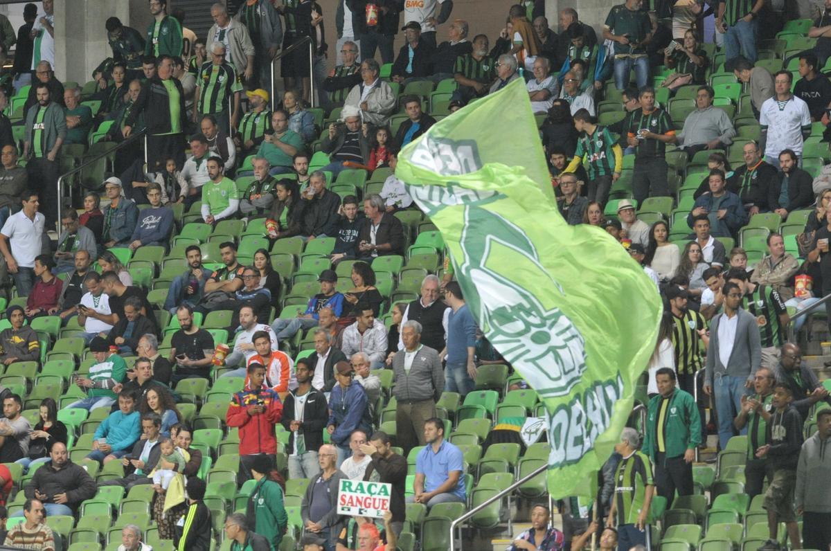 Torcedores do Amrica na partida contra o Internacional, no Independncia, pela 15 rodada do Brasileiro