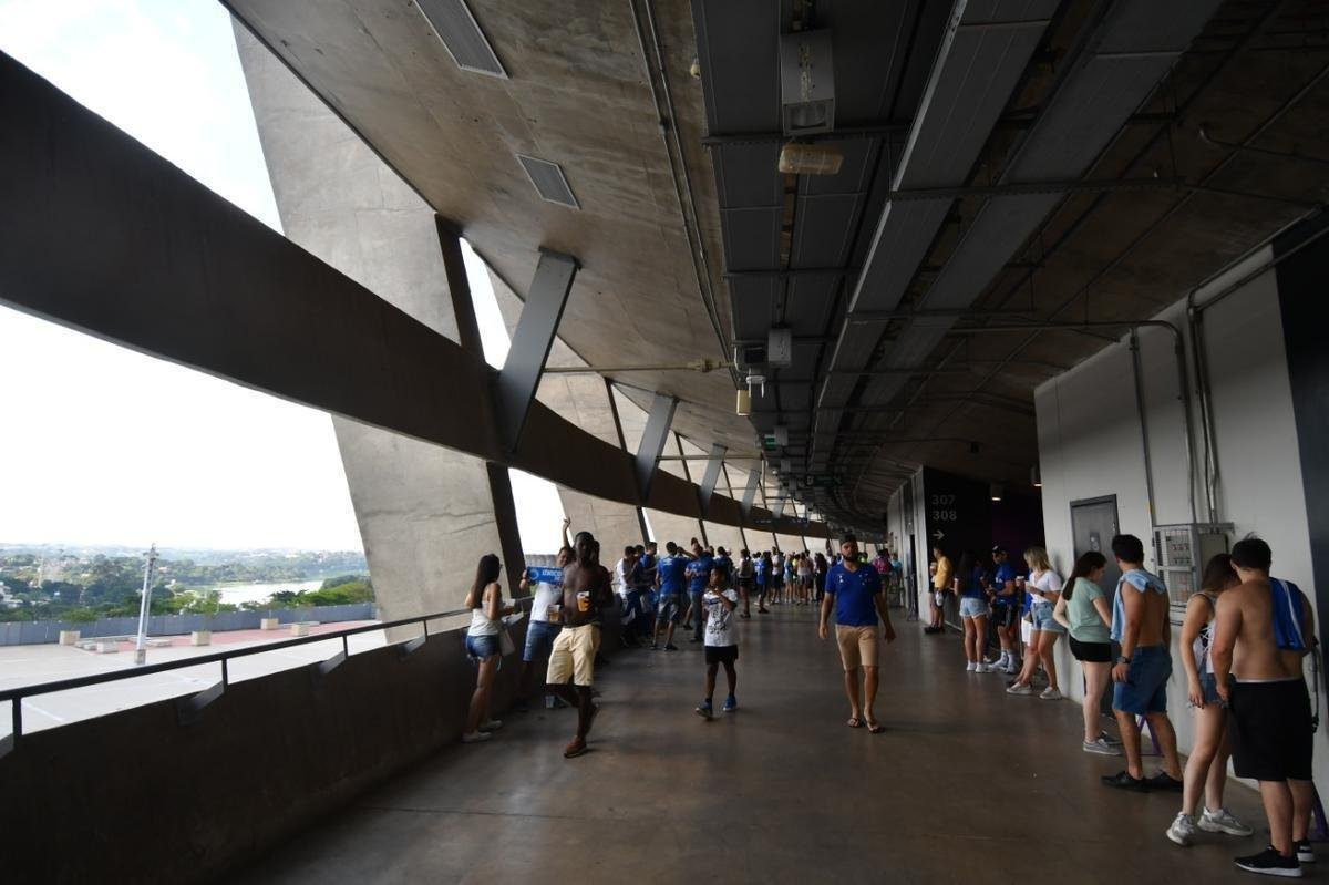 Fotos da torcida do Cruzeiro no clssico contra o Atltico, no Mineiro, pela 32 rodada do Campeonato Brasileiro 2019