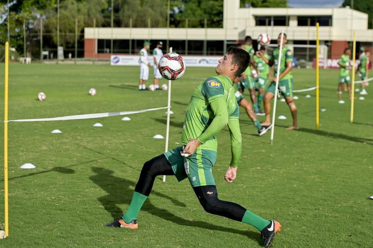 O grupo principal do Amrica, que encerrou a disputa da Srie B no dia 29 de janeiro, se reapresentou na tarde desta segunda-feira (15), no CT Lanna Drumond, em Belo Horizonte. Sob superviso do tcnico Lisca, os atletas treinaram e deram incio  pr-temporada 2021.