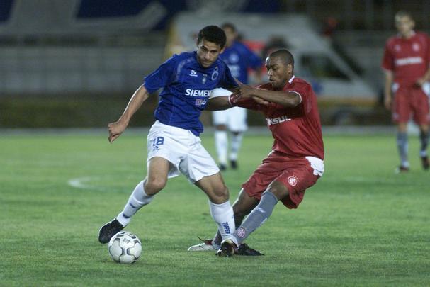 Fred estreou em 8 de agosto de 2004 e marcou um dos gols da vitória por 2 a 0 sobre o Internacional, no Mineirão, pelo Brasileiro