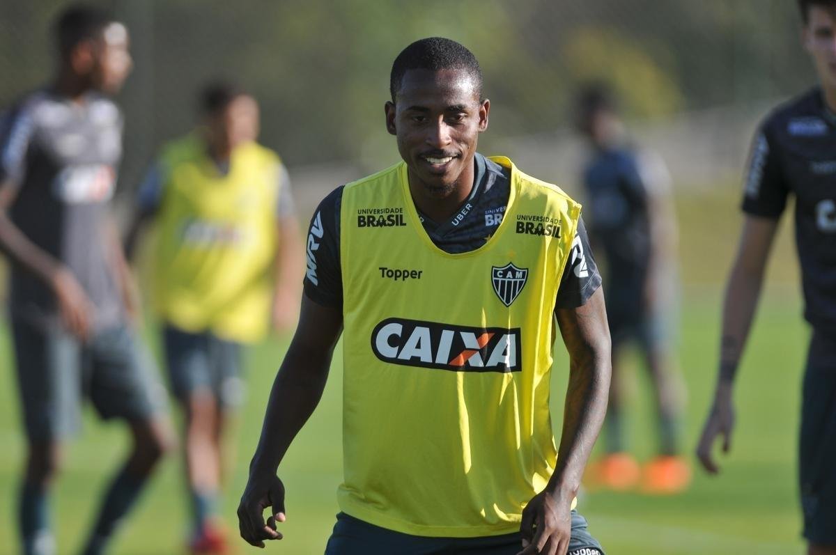 Denlson - Mais um contratado pelo por cinco temporadas, o atacante, que pertencia ao Granada-ESP, estava emprestado ao Vitria. O jogador chamou a ateno da diretoria atleticana ao marcar 11 gols em 27 jogos pelo rubro-negro baiano. Pelo Galo, o jogador entrou em campo seis vezes e ainda no balanou as redes