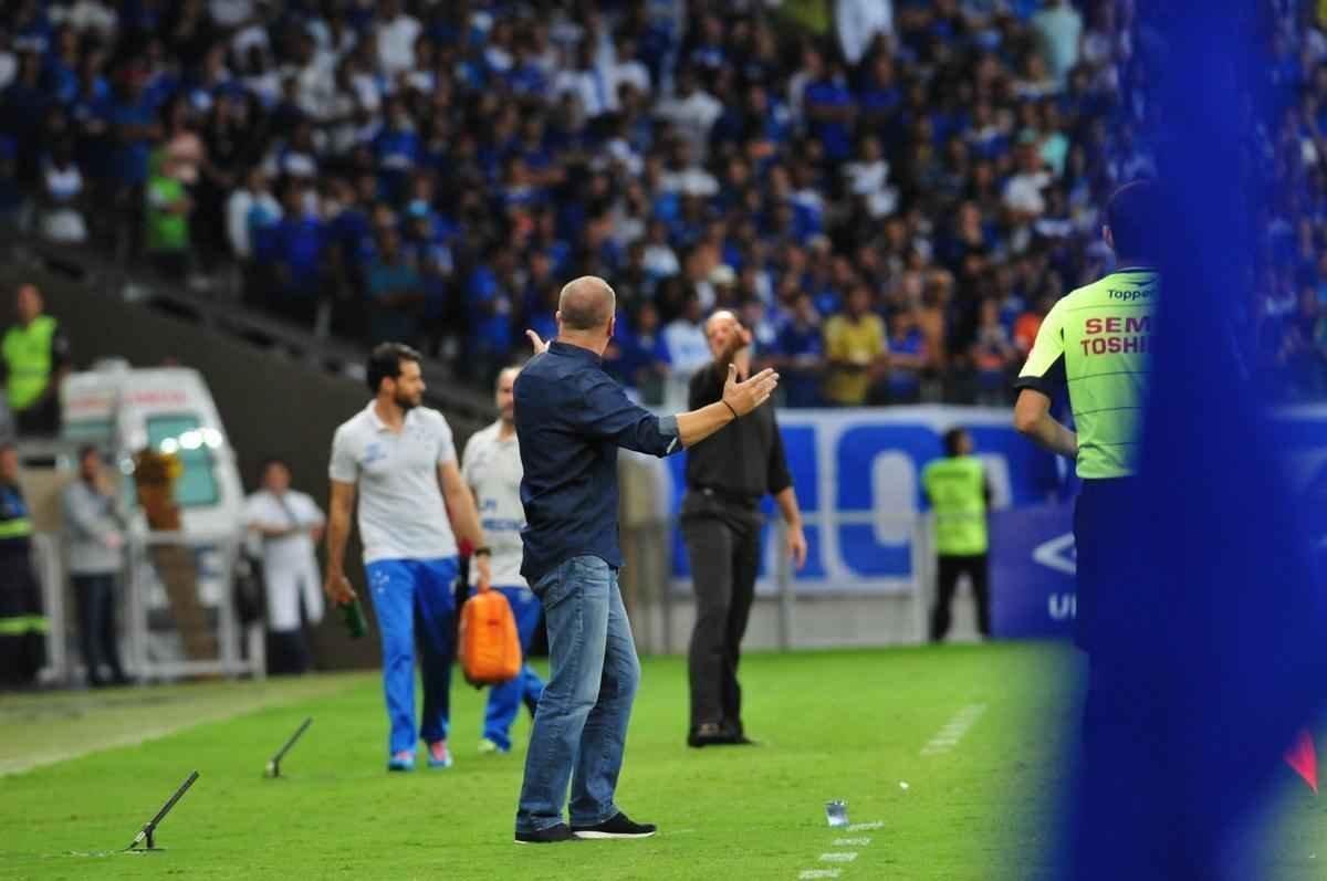 Cruzeiro perde por 2 a 1, mas gol de Thiago Neves assegura classificao s oitavas de final
