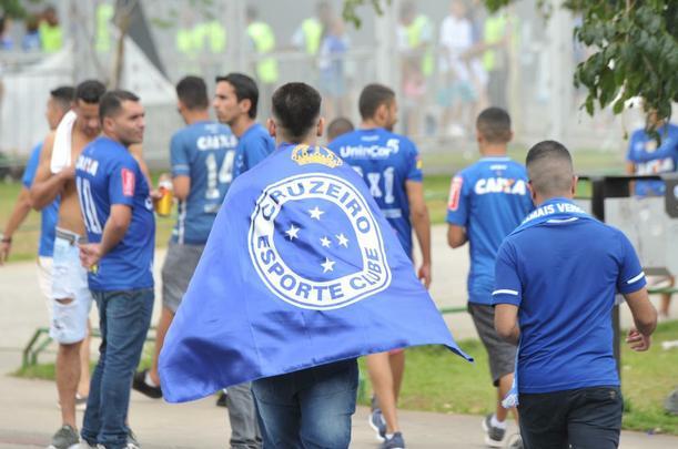 Fotos da torcida do Cruzeiro no primeiro clssico da final do Mineiro, contra o Atltico, no Mineiro