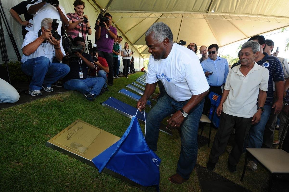 Imagens do ex-jogador do Cruzeiro Z Carlos