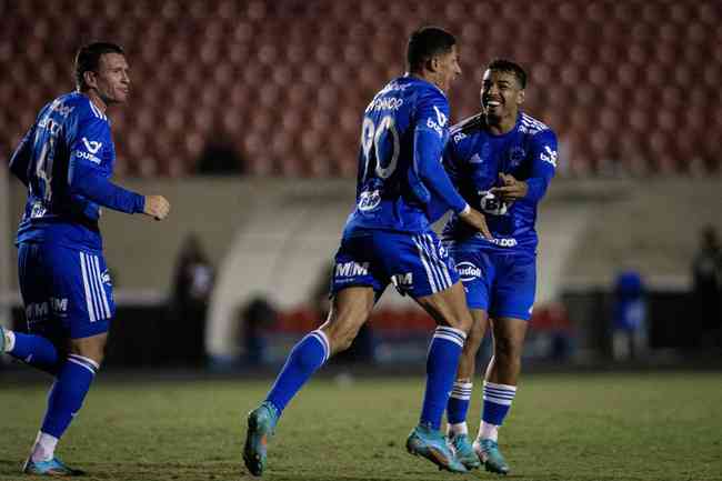 Photos of the match between Londrina and Cruzeiro, for S