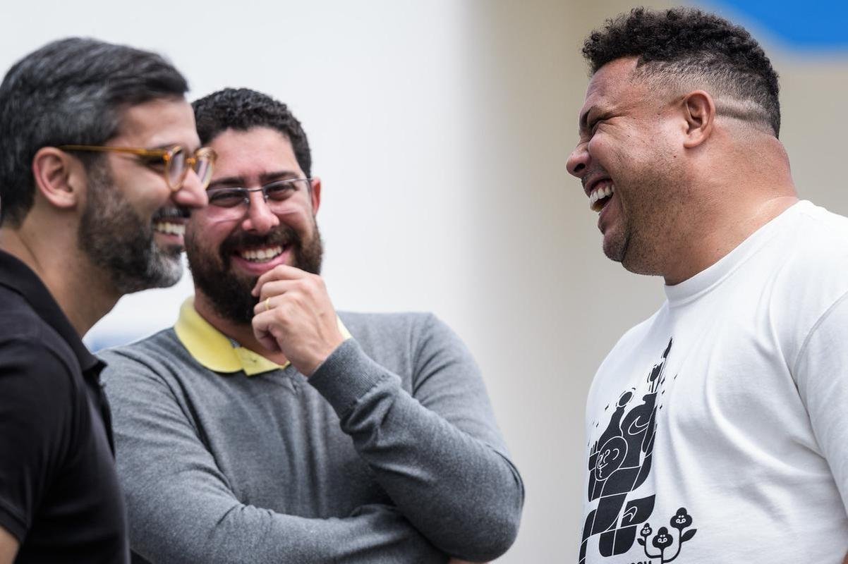 Dono de 90% das aes da Sociedade Annima do Futebol (SAF) do Cruzeiro, Ronaldo visitou Toca da Raposa II na vspera de Cruzeiro x Vasco, pela Srie B