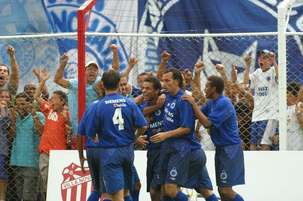 Fred em ação pelo Cruzeiro entre 2004 e 2005