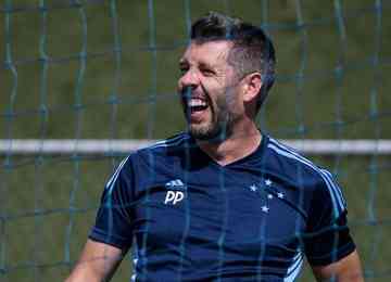 Ex-técnico do Cruzeiro, Pezzolano acertou com o Valladolid, da Espanha, clube administrado por Ronaldo Fenômeno, dono da SAF celeste