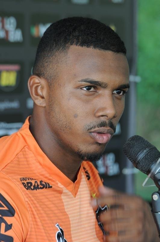 Meia-atacante Marquinhos vislumbra novas oportunidades no time do Atltico