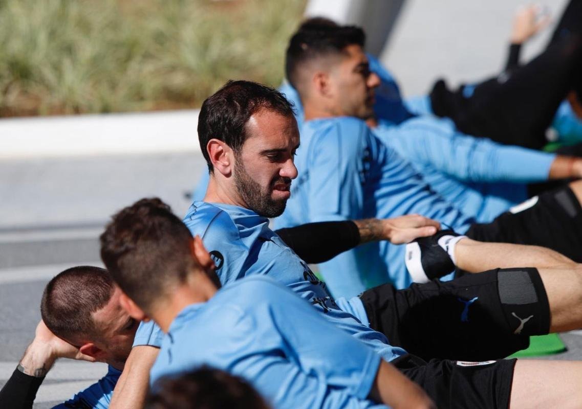 Jogadores da Seleo Uruguaia fizeram nesta sexta seu segundo treino em solo mineiro. Atletas deixaram o hotel pela manh e se dirigiram  Cidade do Galo, onde fizeram um treinamento fechado  imprensa