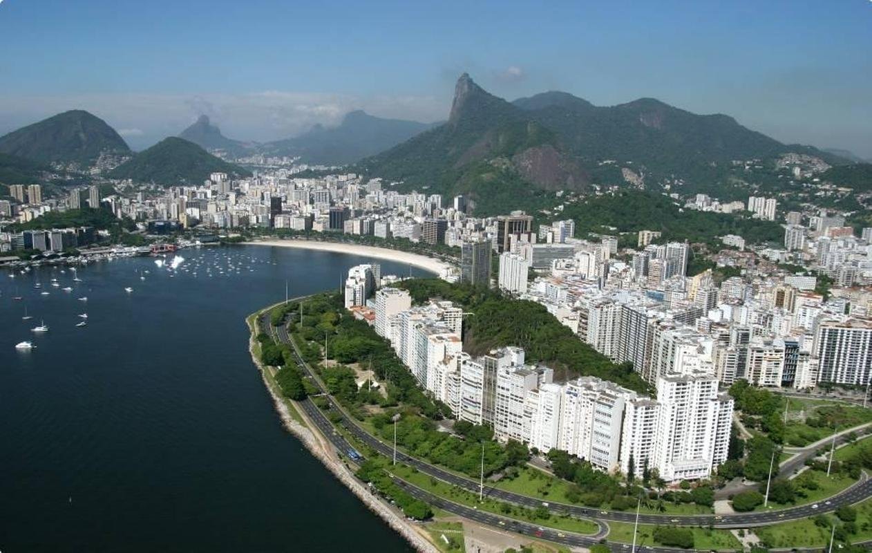 A Marina da Glria foi a primeira instalao testada para os Jogos, em agosto de 2014. A instalao fica localizada no Parque do Flamengo, no centro da cidade, e receber provas de vela (olmpica e paralmpica)