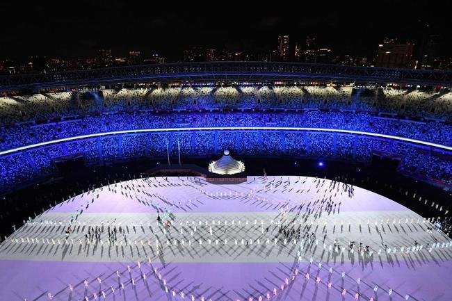 Imagens da cerimnia de abertura dos Jogos Olmpicos de 2020, no Estdio Olmpico de Tquio 