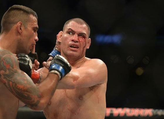 Fotos da vitória arrasadora de Fabrício Werdum sobre Cain Velasquez