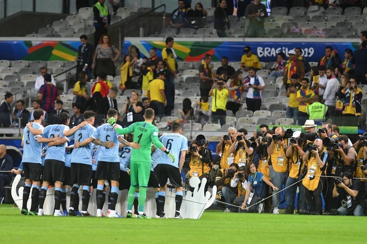 Fotos de Uruguai x Equador, no Mineiro