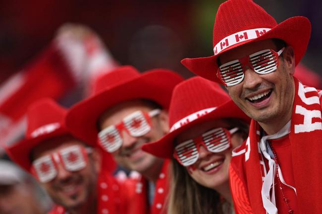 Torcedores de Bélgica e Canadá no jogo pela Copa do Mundo