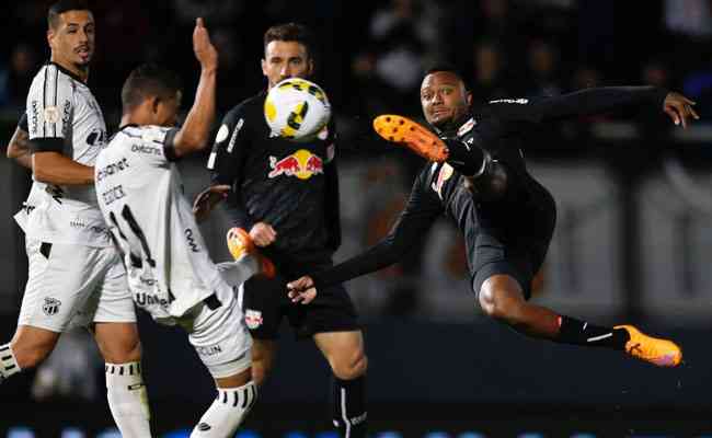 RB Bragantino tem agora 31 pontos, ainda na parte de cima da tabela, enquanto o Cear foi a 26, a trs da zona de rebaixamento