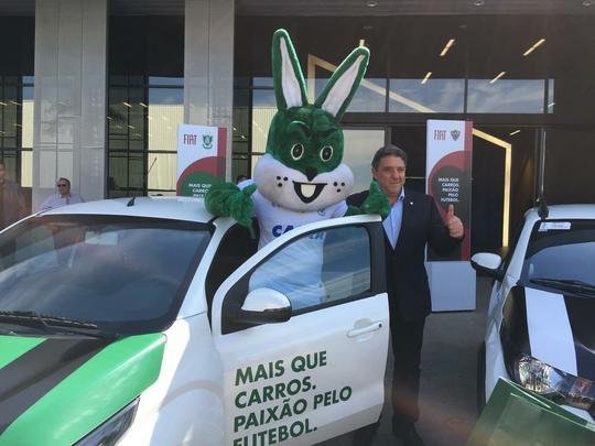 Presidentes e mascotes de Amrica, Atltico e Cruzeiro foram  fbrica da Fiat, em Betim, onde firmaram acordo comercial