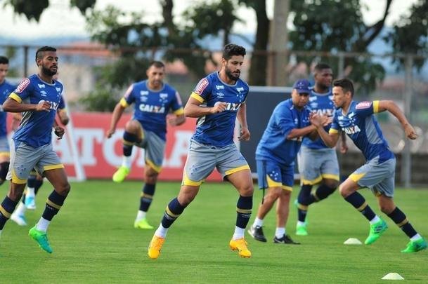 Cruzeiro teve volta de argentino, e Mano Menezes esboou equipe titular para pegar o Sport