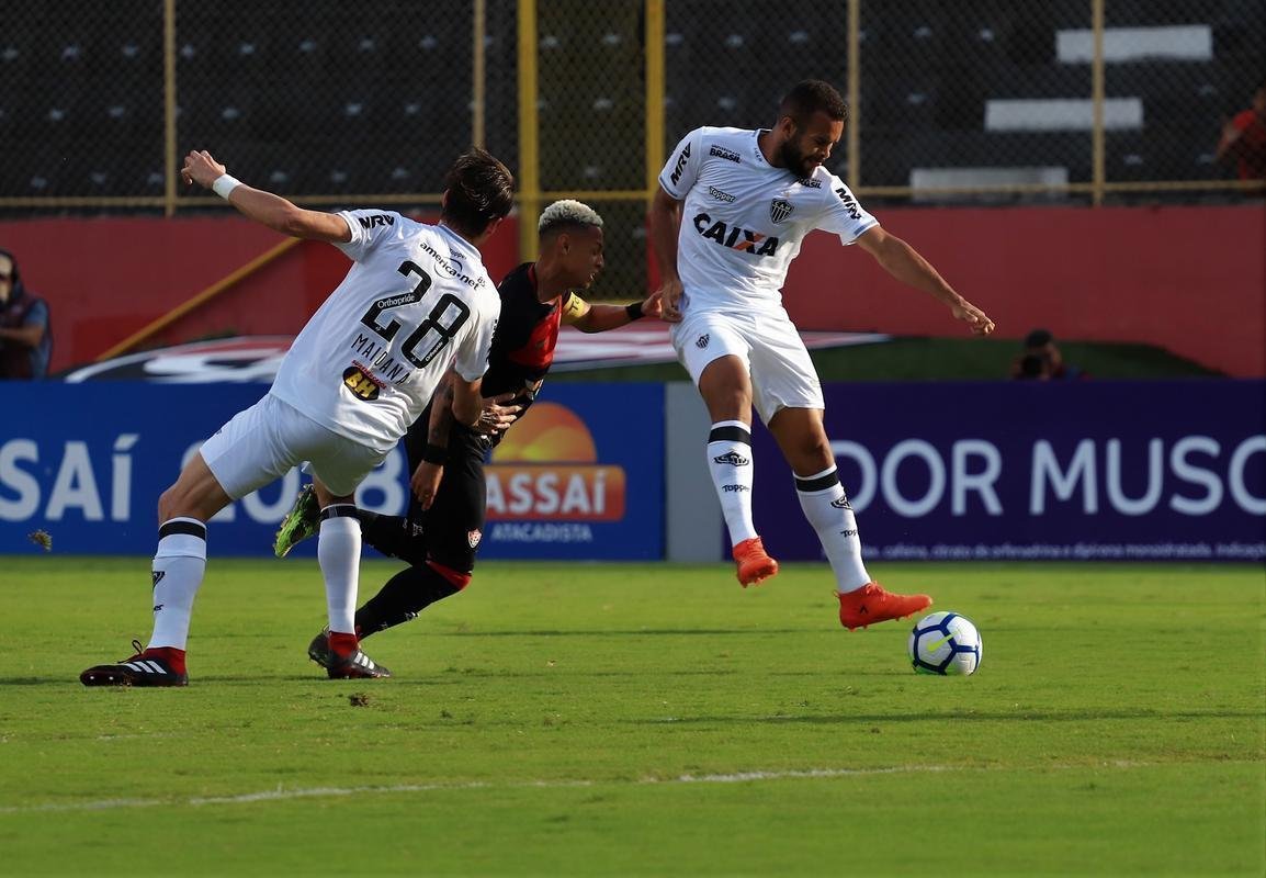 Vitória derrotou Atlético por 1 a 0, no Barradão, com gol de Léo Ceará