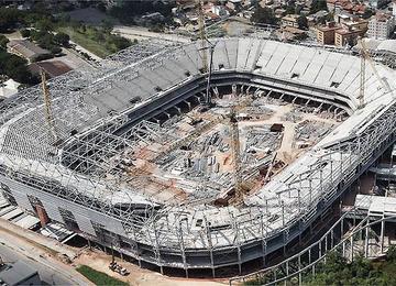 Assinatura da escritura cartorial com aprovação da planta de construção do estádio ocorreu nesta quinta-feira 

