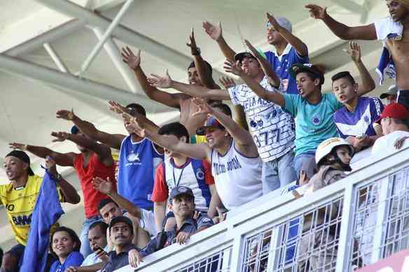 Torcedores do Cruzeiro nas cadeiras do Estdio Independncia