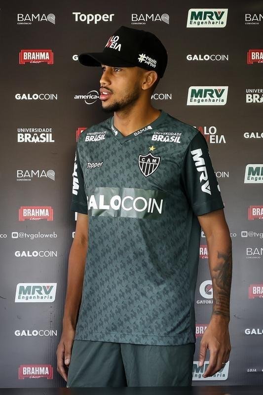 Imagens da apresentao de Jair no Atltico