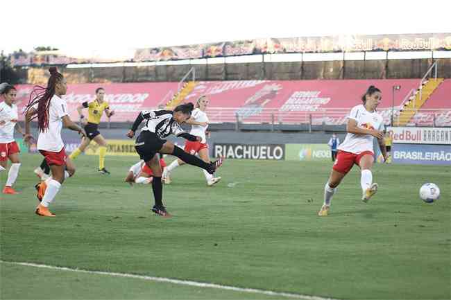 Galo teve mais chances, mas no conseguiu sair com a vitria