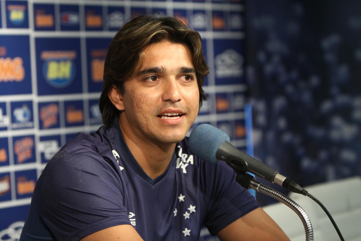 Marcelo Moreno voltou ao Cruzeiro em 2014, emprestado pelo Grmio. Em 57 jogos, marcou 24 gols e dividiu a artilharia do elenco com Ricardo Goulart. Em 2020, o boliviano iniciou sua terceira passagem pelo clube. Os nmeros at aqui so bastante modestos: apenas trs gols em 22 partidas. No primeiro perodo dele na Toca, entre maro de 2007 e maio de 2008, foram 21 bolas na rede em 36 apresentaes. O centroavante  o segundo maior artilheiro estrangeiro da Raposa, com 48 gols em 115 jogos.