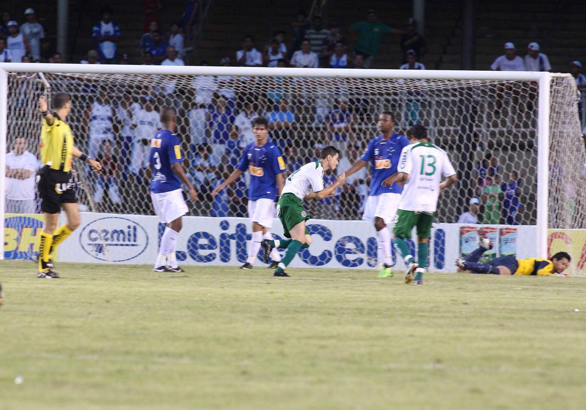Na volta, o Cruzeiro perdeu para o Ipatinga por 3 a 1, no Mineiro, e foi eliminado na semifinal do Campeonato Mineiro de 2010.