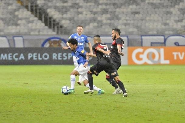 No segundo tempo, Fred marcou duas vezes e ampliou vantagem do Cruzeiro para 3 a 0