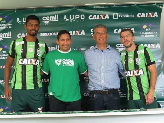 Fotos da apresentao do volante Leandro Donizete e do zagueiro Ricardo Silva (Matheus Adler/Superesportes)