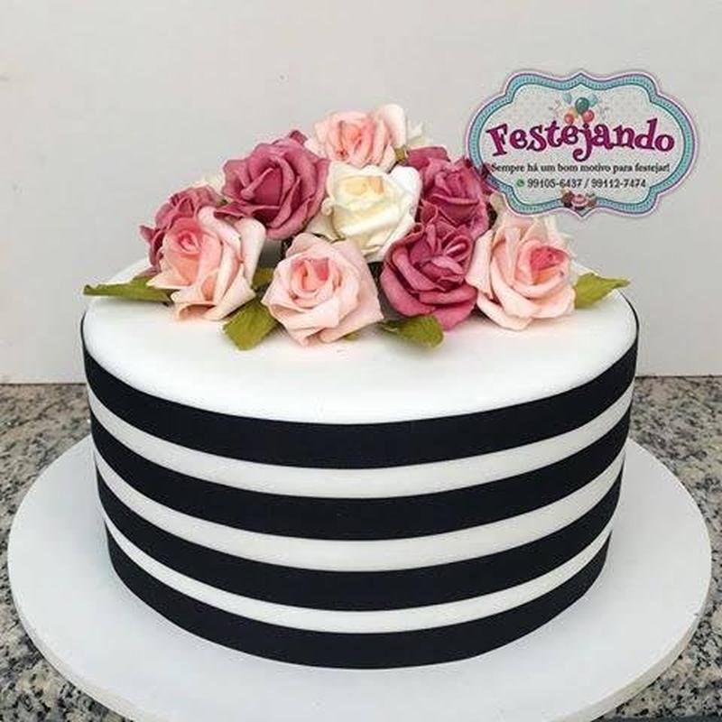 Brincadeiras e memes sobre design da Arena MRV