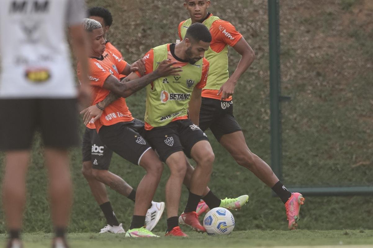 Aps a eliminao na Libertadores diante do Palmeiras, jogadores do Atltico se reapresentaram na Cidade do Galo e realizaram treinamento visando o duelo contra o Internacional, pelo Campeonato Brasileiro