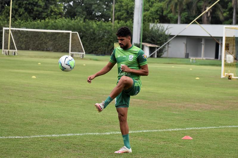 Neste domingo (15), o Amrica treinou no CT do Cuiab, em Mato Grosso, visando o confronto de volta das quartas de final da Copa do Brasil, contra o Internacional. Na primeira partida, em Porto Alegre, o Coelho venceu por 1 a 0. Agora, a equipe mineira joga por um empate, no Independncia, para avanar s semifinais da competio pela primeira vez em sua histria.